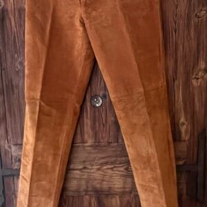 Rust colored suede pant in excellent shape!